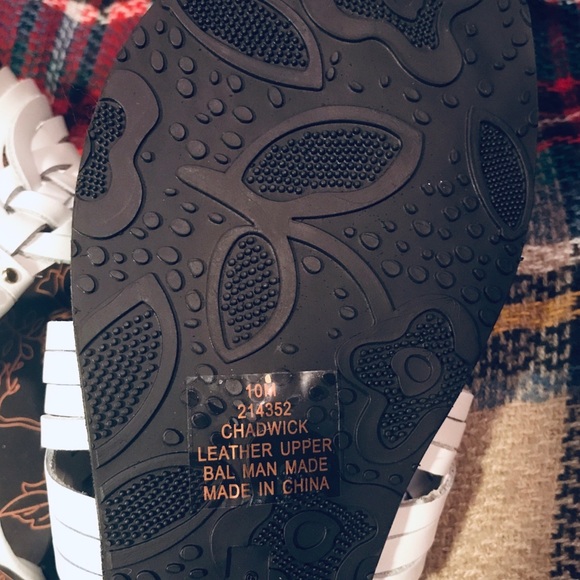 White/Brn Maripé Leather Sandals 10M NWT Chadwick - Picture 4 of 4